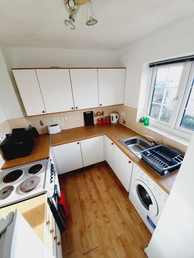 2 Bedroom Rayleigh Apartment Eksteriør bilde