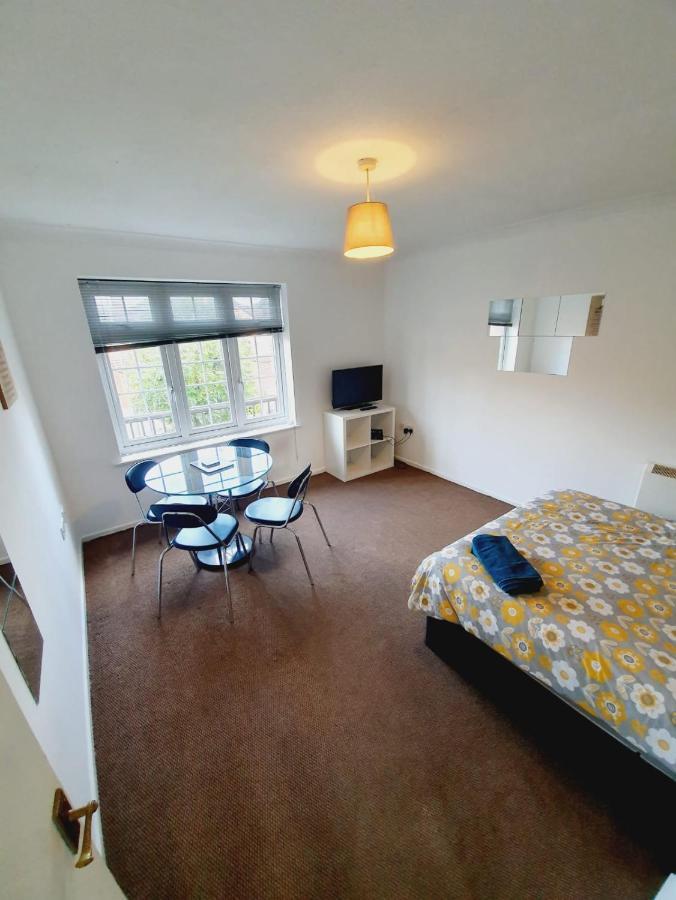 2 Bedroom Rayleigh Apartment Eksteriør bilde