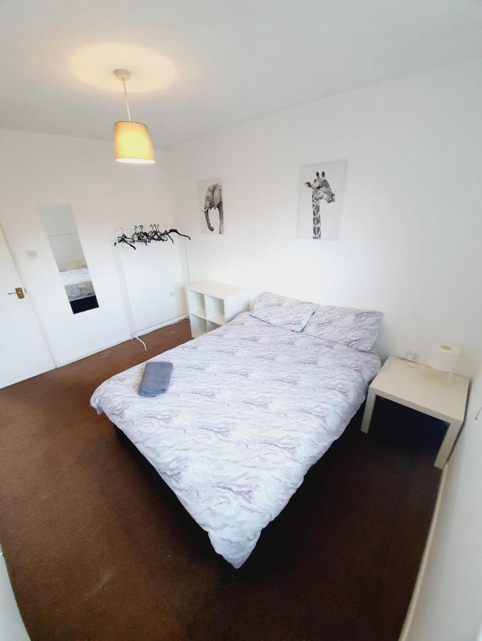 2 Bedroom Rayleigh Apartment Eksteriør bilde