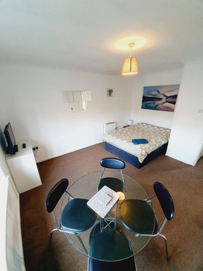 2 Bedroom Rayleigh Apartment Eksteriør bilde